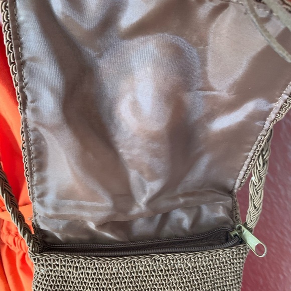 Crochet crossbody w leather detailing NWOT - Picture 3 of 10